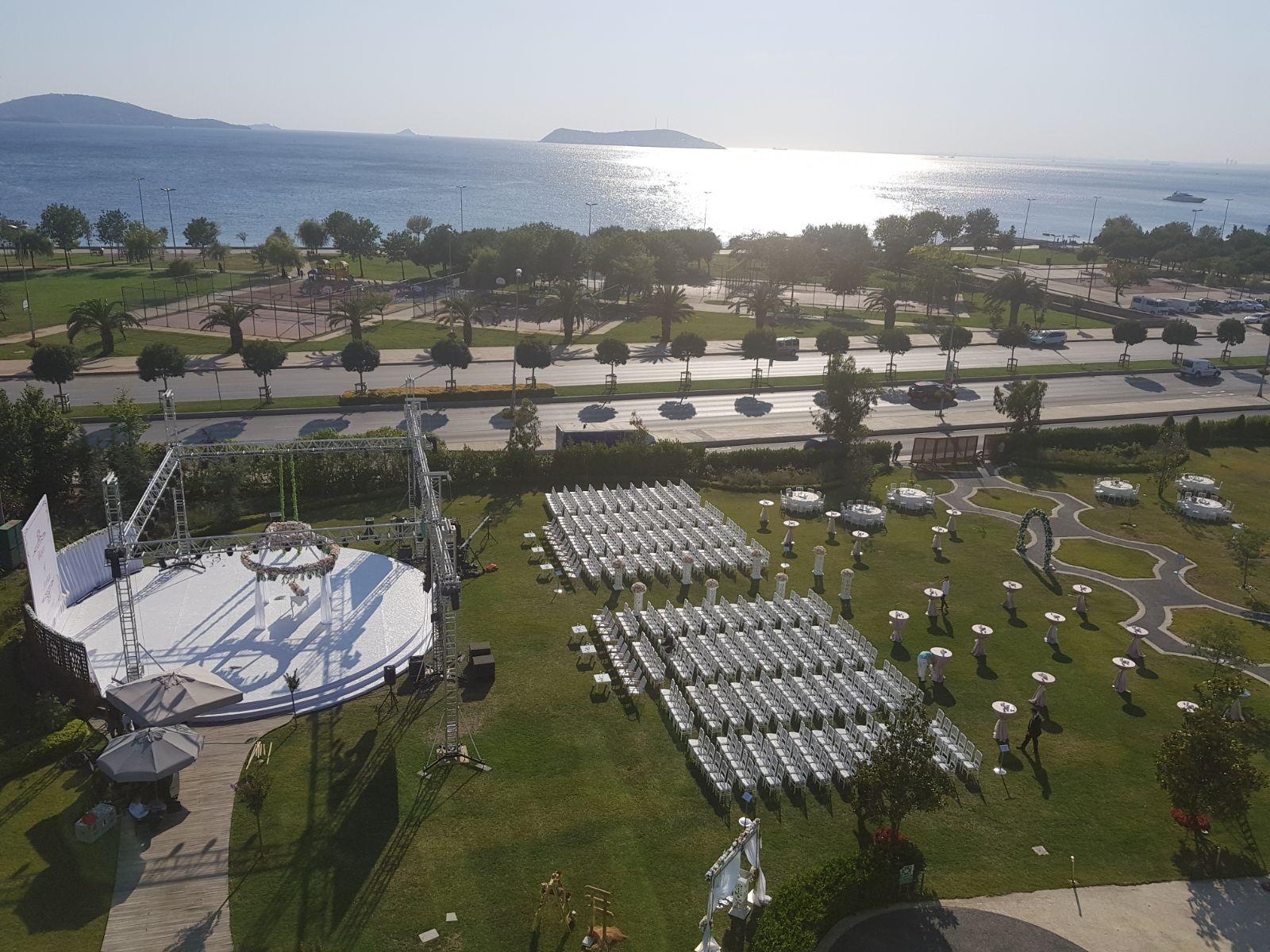 Cevahir Hotel Istanbul Asia Istambul Exterior foto The solar power plant at the University of Patras