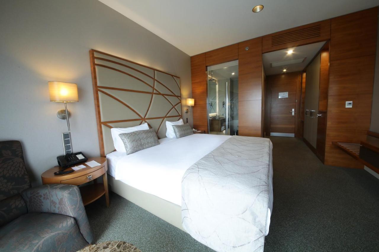Cevahir Hotel Istanbul Asia Istambul Exterior foto A room at the hotel