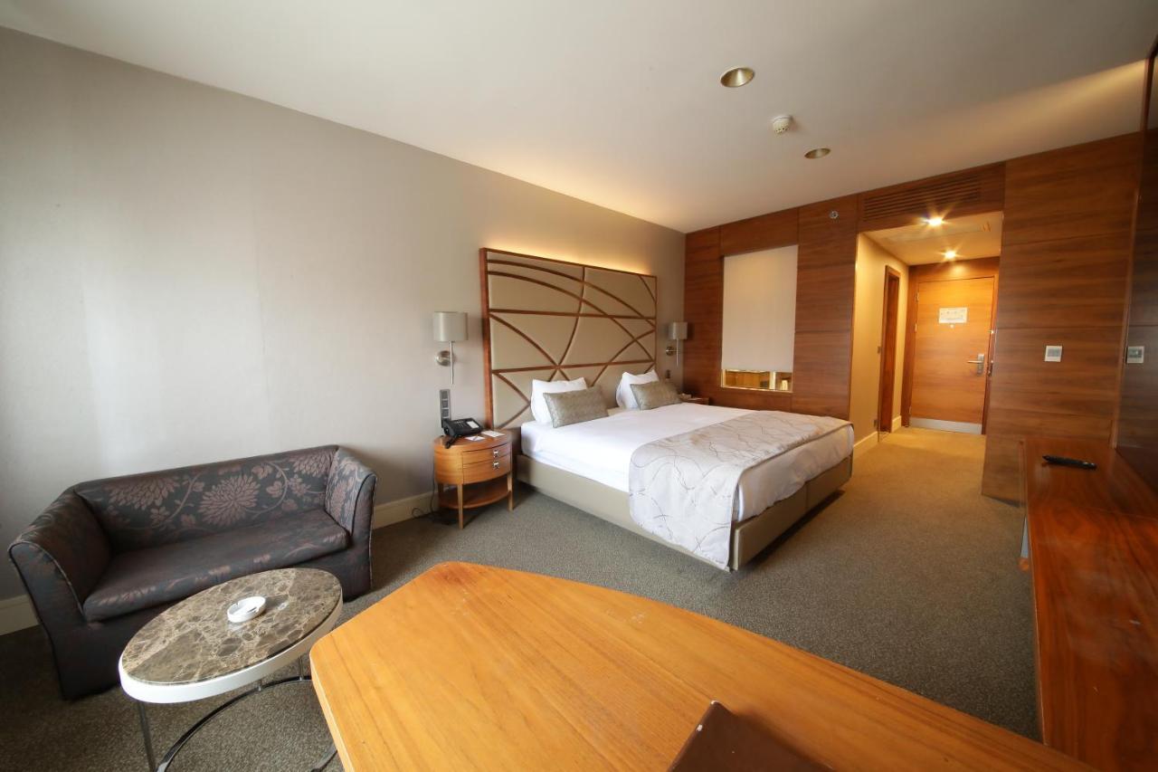 Cevahir Hotel Istanbul Asia Istambul Exterior foto A room at the hotel